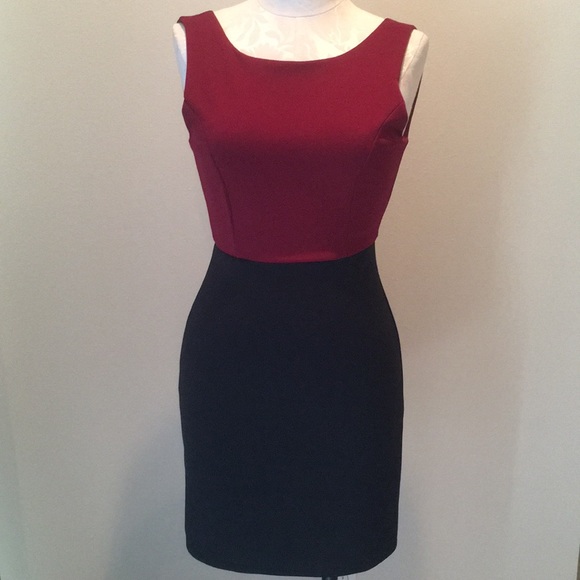 Color block dress with open back and bow detail - Picture 1 of 3